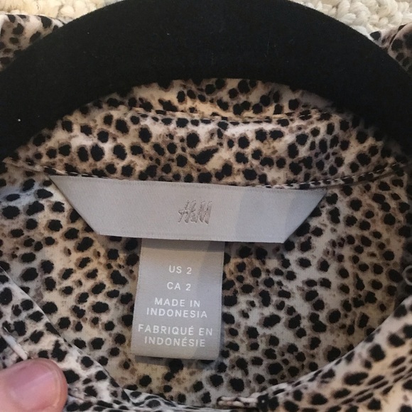 Leopard H &M blouse. Size 2 - Picture 5 of 6